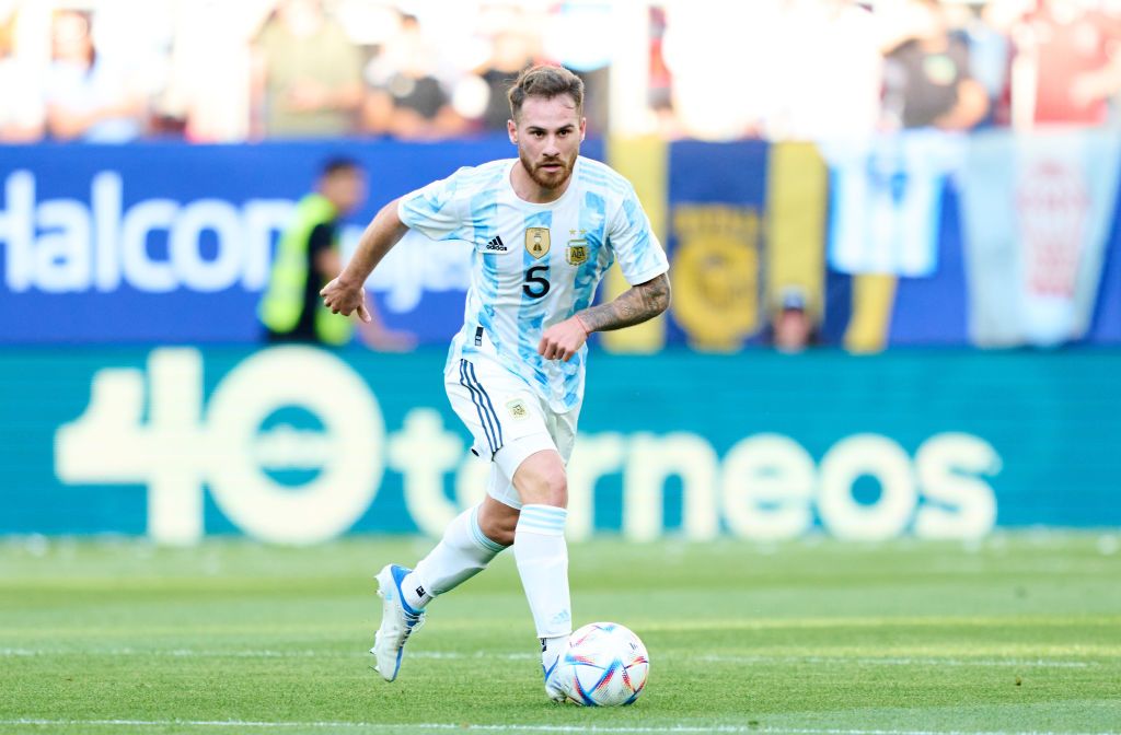 HARRISON, NEW JERSEY - SEPTEMBER 27:  Lionel Messi #10 of Argentina warms up before the friendly match against Jamaica at Red Bull Arena on September 27, 2022 in Harrison, New Jersey. (Photo by Elsa/Getty Images)