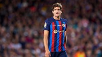 Marcos Alonso sebelumnya memang tak pernah menjadi pilihan utama di Spanyol dan baru mencatat 9 caps sejak 2018. Pindah ke Barcelona musim ini nyatanya tetap tak membantu peruntungannya. Foto: Getty Images/Quality Sport Images