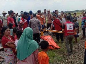 Motor Disambar KA di Perlintasan Tanpa Palang Pintu Mojokerto, 1 Orang Tewas