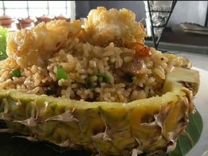 Nikmatnya Nasi Goreng Nanas, Kuliner Unik dari Subang Nikmatnya Nasi Goreng Nanas, Kuliner Unik dari Subang
