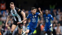 Bek kiri: Dan Burn (Newcastle United). Tinggi 198cm. Foto: Visionhaus/Getty Images/Visionhaus