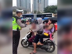 Enggak Ada Takutnya! Pemotor Kini Berani Lewat Bundaran HI Tak Pakai Helm
