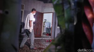 Potret Rumah Sekeluarga Tewas Mengering Kini Tertutup Plastik