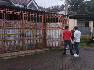 Teka-teki Tulisan Mantra dan Jejak Benda di Rumah Keluarga Kalideres Teka-teki Tulisan Mantra dan Jejak Benda di Rumah Keluarga Kalideres