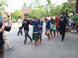 Video Penggerebekan Markas Komplotan Hacker Nasabah Bank di Lampung