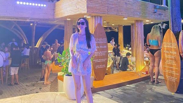 Puja Friska, Aspri Hotman Paris yang Hobi Hangout di Beach Club