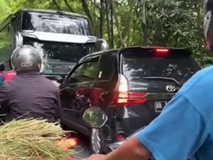 Heboh 2 Mobil Lawan Arus Ketemu Bus di Piyungan Bantul, Begini Faktanya Heboh 2 Mobil Lawan Arus Ketemu Bus di Piyungan Bantul, Begini Faktanya
