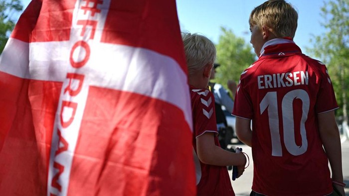 Denmark supporters, wearing the jersey of Christian Eriksen, are pictured ahead of the UEFA EURO 2020 Group B football match between Denmark and Belgium in Copenhagen on June 17, 2021. (Photo by Jonathan NACKSTRAND / AFP) (Photo by JONATHAN NACKSTRAND/AFP via Getty Images)