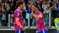 Ada dua pemain Juventus yakni Filip Kostic dan Dusan Vlahovic yang akan mengisi pos lini serang (Getty Images)