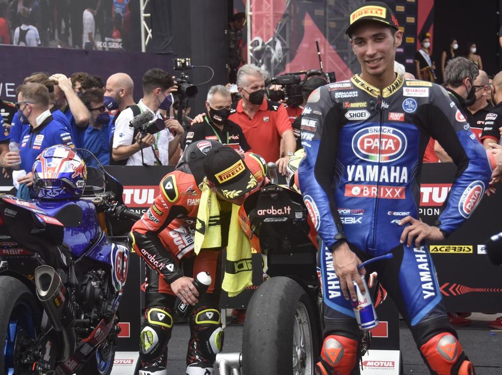 Toprak Juara WSBK Mandalika 2022, Pecahkan Sejumlah Rekor Ini Toprak Juara WSBK Mandalika 2022, Pecahkan Sejumlah Rekor Ini