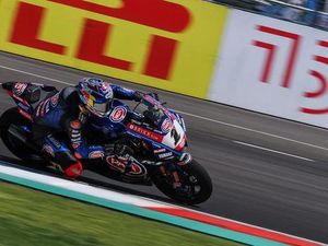Hasil WSBK Mandalika 2022 Race 2: Toprak Juara Lagi, Bautista Kunci Gelar Juara Dunia Hasil WSBK Mandalika 2022 Race 2: Toprak Juara Lagi, Bautista Kunci Gelar Juara Dunia