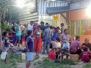 Minyak Tanah Langka, Warga Labuan Bajo Antre Berjam-jam