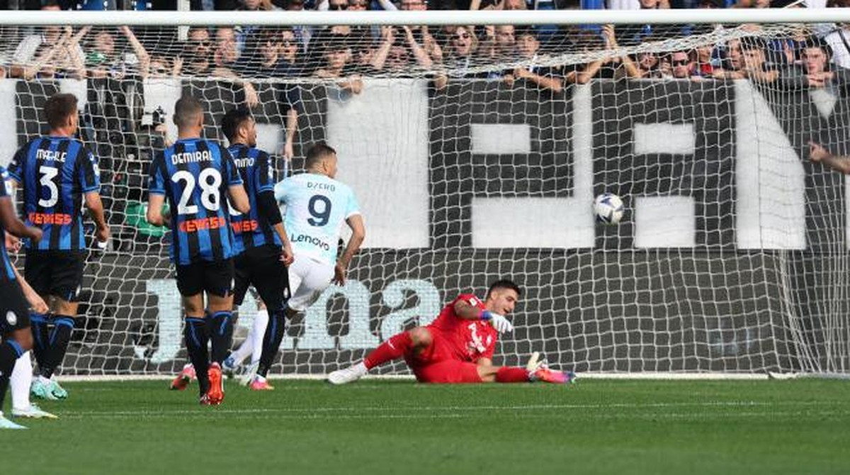 Ketajaman Edin Dzeko tak tergerus umur (Foto: Getty Images/Maurizio Lagana)