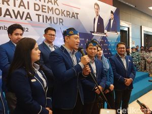 AHY Buka Suara Soal Sindiran Menohok Hasto ke Emil Dardak