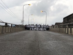 Aremania Blokade Fly Over Tuntut Keadilan Bagi Korban Tragedi Kanjuruhan