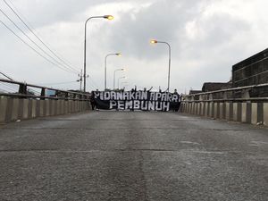 Aremania Blokade Fly Over Tuntut Keadilan Bagi Korban Tragedi Kanjuruhan Aremania Blokade Fly Over Tuntut Keadilan Bagi Korban Tragedi Kanjuruhan