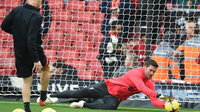 Alisson Becker LIVERPOOL, ENGLAND - NOVEMBER 12: ( THE SUN OUT,THE SUN ON SUNDAY OUT) Alisson Becker of Liverpool before the Premier League match between Liverpool FC and Southampton FC at Anfield on November 12, 2022 in Liverpool, England. (Photo by John Powell/Liverpool FC via Getty Images)