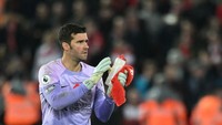 Usai laga ini, Alisson akan tampil di Piala Dunia 2022. Foto: Liverpool FC via Getty Images/Andrew Powell