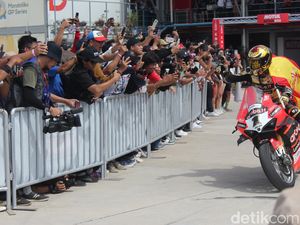 Bautista Juara WSBK 2022 di Mandalika: Tanpa Pesta Sampanye, Ganti Helm Emas Bautista Juara WSBK 2022 di Mandalika: Tanpa Pesta Sampanye, Ganti Helm Emas