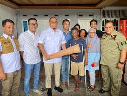 Andre Rosiade Berikan Kaki Palsu untuk Warga Batang Arau Padang