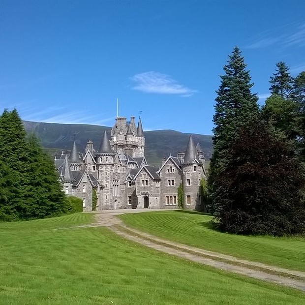 Ardverikie House adalah tempat syuting The Crown 5