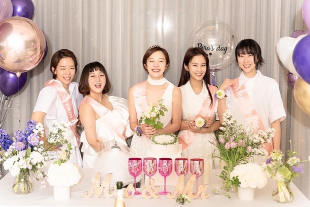 Bridal Shower Hwang Bo Ra dengan Sahabat