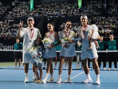 Foto: 9 Gaya Wulan Guritno Vs Enzy Storia di Pertandingan Tiba-tiba Tenis