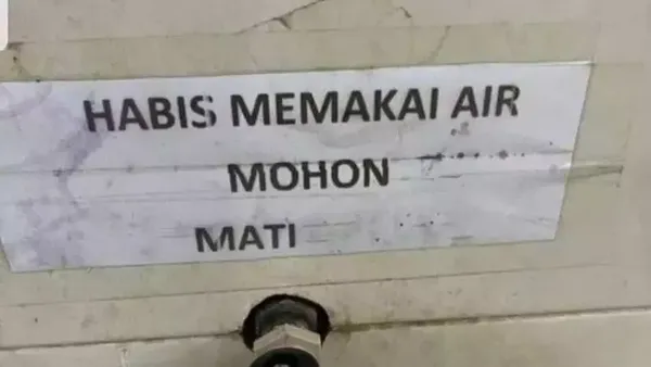7 Pemberitahuan Nggak Jelas di Toilet Ini Nyeleneh Abis, Bikin Mikir Keras