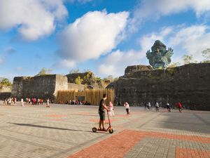 Kunjungan Wisatawan di GWK Bali Menggeliat Jelang Akhir Tahun Kunjungan Wisatawan di GWK Bali Menggeliat Jelang Akhir Tahun