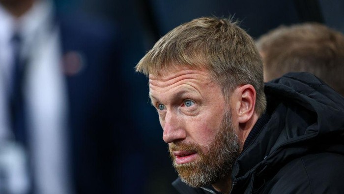 NEWCASTLE UPON TYNE, ENGLAND - NOVEMBER 12:  Chelsea manager Graham Potter watches on during the Premier League match between Newcastle United and Chelsea FC at St. James Park on November 12, 2022 in Newcastle upon Tyne, United Kingdom. (Photo by Alex Dodd - CameraSport via Getty Images)