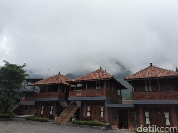 Mengintip View Menawan dari Hotel Joglo yang Tradisional