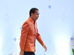 Gaya Jokowi Berkemeja Khas Khmer Saat Hadiri Jamuan Makan Malam PM Kamboja