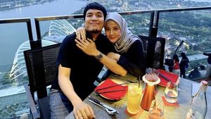 Keseruan Desta Mahendra saat Makan Bareng Keluarga dan Geng The Prediksi