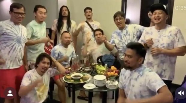 Keseruan Desta Mahendra saat Makan Bareng Keluarga dan Geng The Prediksi