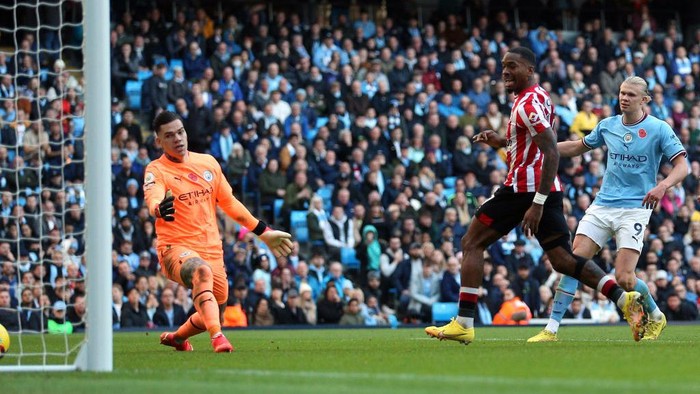 Manchester City vs Brentford Brentford's Ivan Toney scoring his sides second goal during the Premier League match at Etihad Stadium, Manchester. Picture date: Saturday November 12, 2022. (Photo by Nigel French/PA Images via Getty Images)
