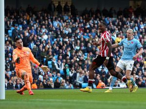 Brentford Buktikan Pemain Man City Juga Manusia