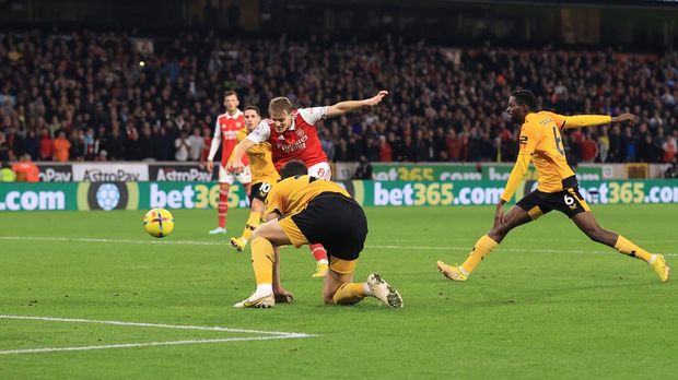 WOLVERHAMPTON, ENGLAND - NOVEMBER 12:  Martin Odegaard of Arsenal scoring the second goal during the Premier League match between Wolverhampton Wanderers and Arsenal FC at Molineux on November 12, 2022 in Wolverhampton, United Kingdom. (Photo by Simon Stacpoole/Offside/Offside via Getty Images)