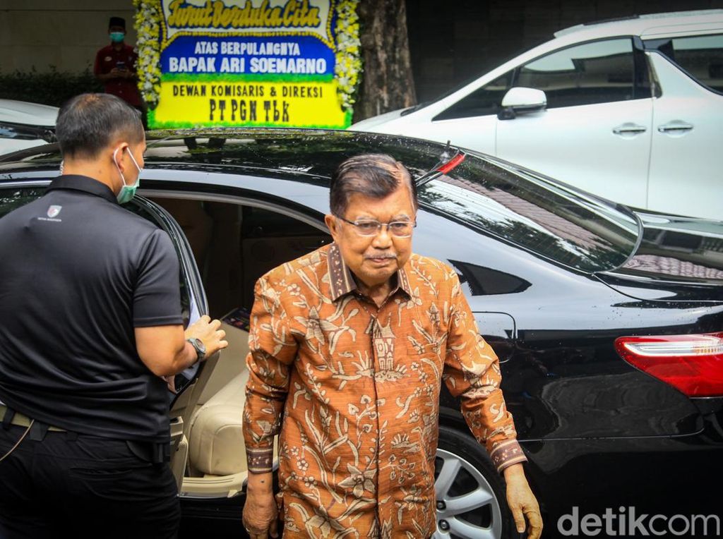 Momen JK Melayat ke Rumah Duka Eks Dirut Pertamina Ari Soemarno