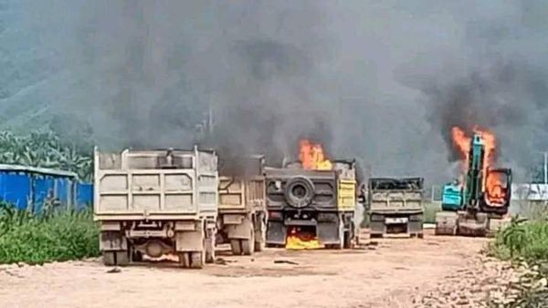 Potret Kerusuhan di Dogiyai Papua Tengah gegara Balita Tewas Ditabrak Truk