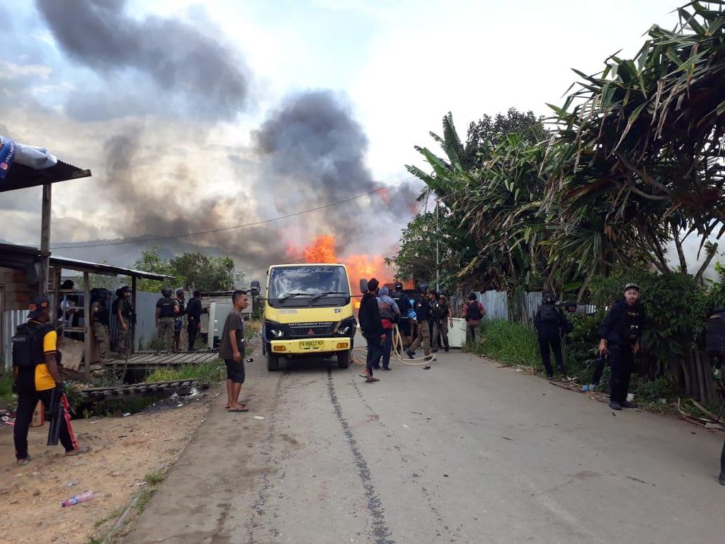102 Bangunan dan 32 Kendaraan Dibakar dalam Kerusuhan di Papua Tengah