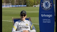 Bisa jadi pula Tuchel duduk santai memerhatikan trending-nya Potter out di lini masa. Foto: dok. Twitter