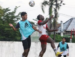 Sempat Absen, Donald Bissa Kembali Latihan Jelang PSM Lawan Barito Putera