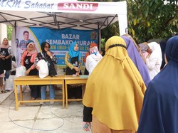 Bantu Emak-emak, Relawan Sandiaga Gelar Bazar Sembako Murah di Serang