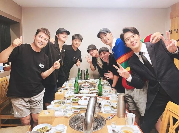 RM BTS bersama anggota regular Problematic Men/ Foto: instagram.com/rkive RM BTS bersama anggota regular Problematic Men/ Foto: instagram.com/rkive