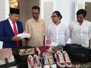 Bangga! Sepatu Sutra Buatan Pasuruan Akan Dipamerkan di KTT G20