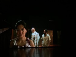 Mengenang WS Rendra Lewat Teater-Film Bunga Semerah Darah