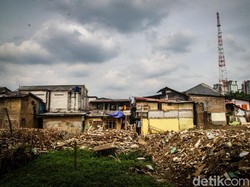 Kebut Normalisasi Ciliwung, DKI Mulai Bongkar Rumah Warga di Rawajati