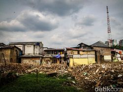 Kebut Normalisasi Ciliwung, DKI Mulai Bongkar Rumah Warga di Rawajati