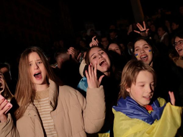 Semringah Warga Ukraina Usai Tentara Rusia Hengkang dari Kherson