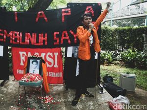 24 Tahun Tragedi Semanggi I, Mahasiswa Tabur Bunga 24 Tahun Tragedi Semanggi I, Mahasiswa Tabur Bunga